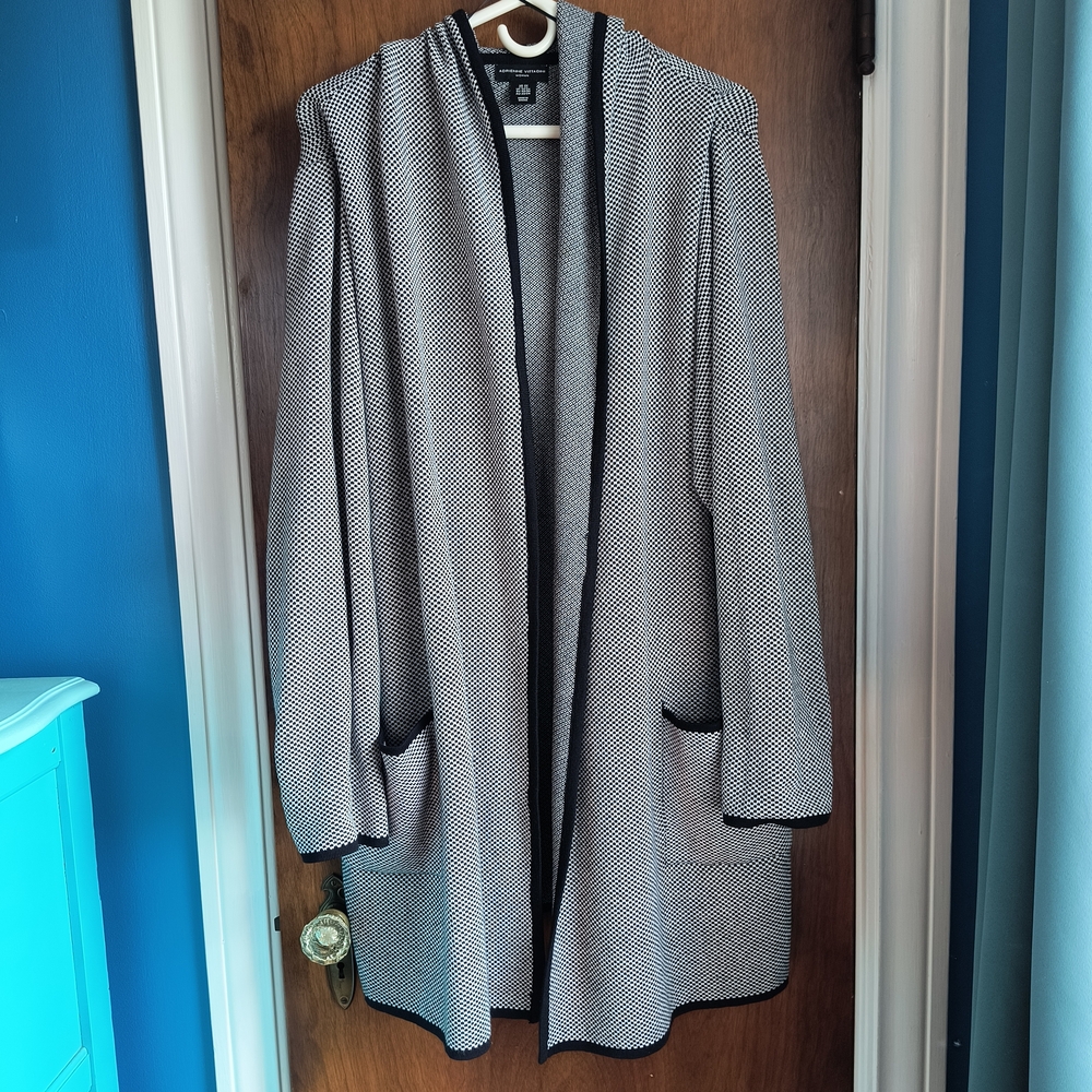 Adrienne Vittadini Black and White Cape Jacket With 2 Front Pockets ❤️